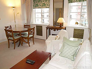 London 1 Bedroom accommodation - living room (LN-568) photo 2 of 3