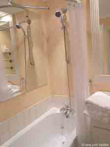 London 1 Bedroom accommodation - bathroom (LN-568) photo 1 of 1