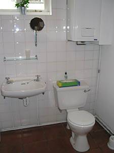 London Studio accommodation - bathroom (LN-569) photo 2 of 2