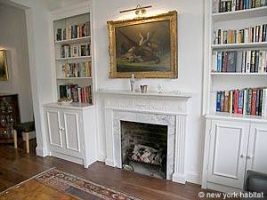 London 3 Bedroom accommodation - living room (LN-574) photo 2 of 5