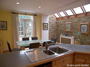London 3 Bedroom accommodation - kitchen (LN-574) photo 3 of 4