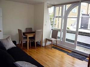 London 4 Zimmer ferienwohnung - wohnzimmer (LN-583) photo 3 von 3