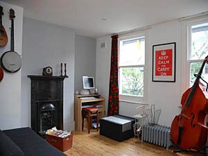 London 4 Bedroom accommodation - bedroom 1 (LN-589) photo 1 of 2