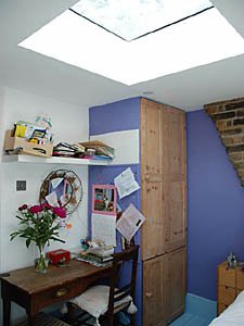 London 4 Bedroom accommodation - bedroom 3 (LN-589) photo 3 of 3