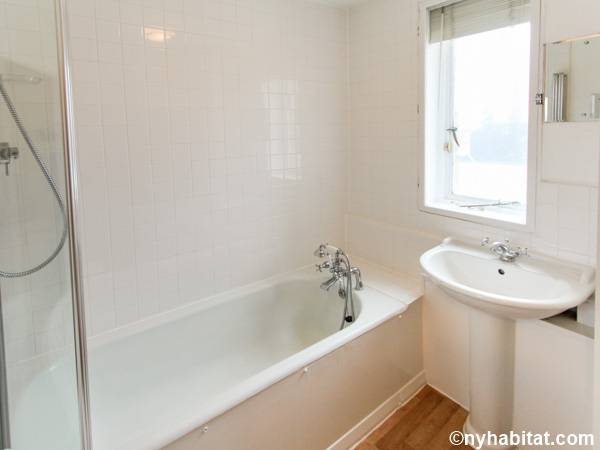 Salle de bain - Photo 2 sur 3 Salle de bain - Photo 2 sur 3