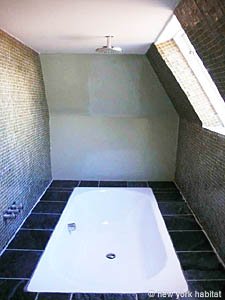 London 2 Bedroom accommodation - bathroom 1 (LN-655) photo 1 of 1