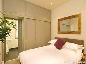 London Studio accommodation - living room (LN-668) photo 2 of 2