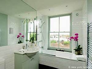 London 1 Bedroom accommodation - bathroom (LN-675) photo 1 of 1
