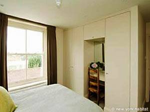 London 1 Bedroom accommodation - bedroom (LN-675) photo 2 of 2