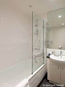 London 2 Bedroom accommodation - bathroom 1 (LN-676) photo 1 of 1