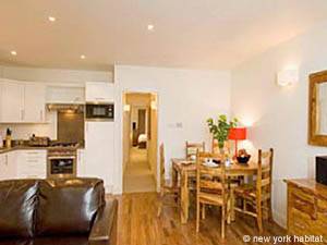 London 2 Bedroom accommodation - living room (LN-676) photo 3 of 3