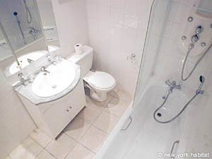 Londres Studio T1 logement location appartement - salle d'eau (LN-679) photo 1 sur 1
