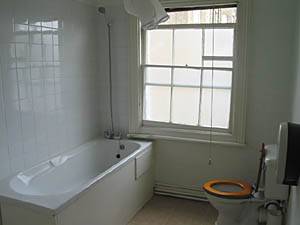 Londres Studio T1 logement location appartement - salle d'eau (LN-707) photo 1 sur 1