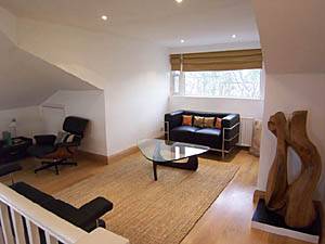London 3 Bedroom accommodation - living room (LN-734) photo 3 of 6