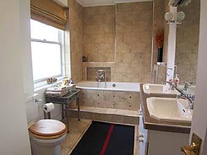 London 3 Bedroom accommodation - bathroom 1 (LN-734) photo 1 of 1