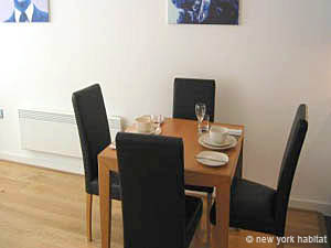 London 2 Bedroom accommodation - living room (LN-738) photo 3 of 3