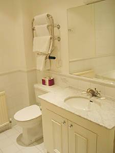 London 1 Bedroom accommodation - bathroom (LN-788) photo 1 of 2
