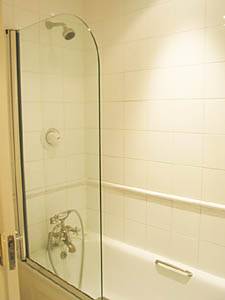 London 1 Bedroom accommodation - bathroom (LN-788) photo 2 of 2