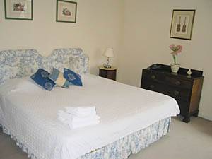 London 1 Bedroom accommodation - bedroom (LN-788) photo 1 of 4