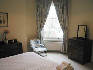 London 1 Bedroom accommodation - bedroom (LN-788) photo 2 of 4