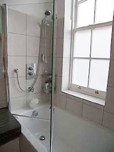 London 3 Bedroom accommodation - bathroom 2 (LN-820) photo 1 of 1