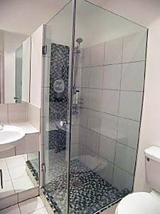 London 3 Bedroom accommodation - bathroom 1 (LN-820) photo 2 of 2