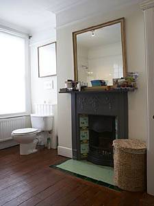 London 2 Bedroom - Duplex accommodation - bathroom (LN-936) photo 1 of 1
