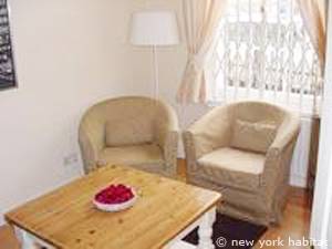 London 2 Bedroom accommodation - living room (LN-976) photo 1 of 4 London 2 Bedroom accommodation - living room (LN-976) photo 1 of 4