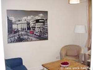 London 2 Bedroom accommodation - living room (LN-976) photo 2 of 4 London 2 Bedroom accommodation - living room (LN-976) photo 2 of 4