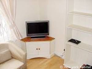 London 2 Bedroom accommodation - living room (LN-976) photo 3 of 4 London 2 Bedroom accommodation - living room (LN-976) photo 3 of 4