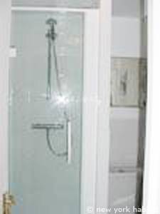 London 2 Bedroom accommodation - bathroom 1 (LN-976) photo 1 of 2 London 2 Bedroom accommodation - bathroom 1 (LN-976) photo 1 of 2