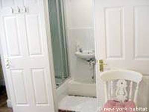 London 2 Bedroom accommodation - bathroom 1 (LN-976) photo 2 of 2 London 2 Bedroom accommodation - bathroom 1 (LN-976) photo 2 of 2