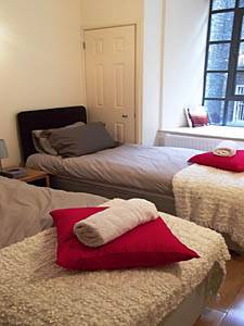 Londra 3 Camere da letto appartamento casa vacanze - camera 2 (LN-990) photo 3 di 4