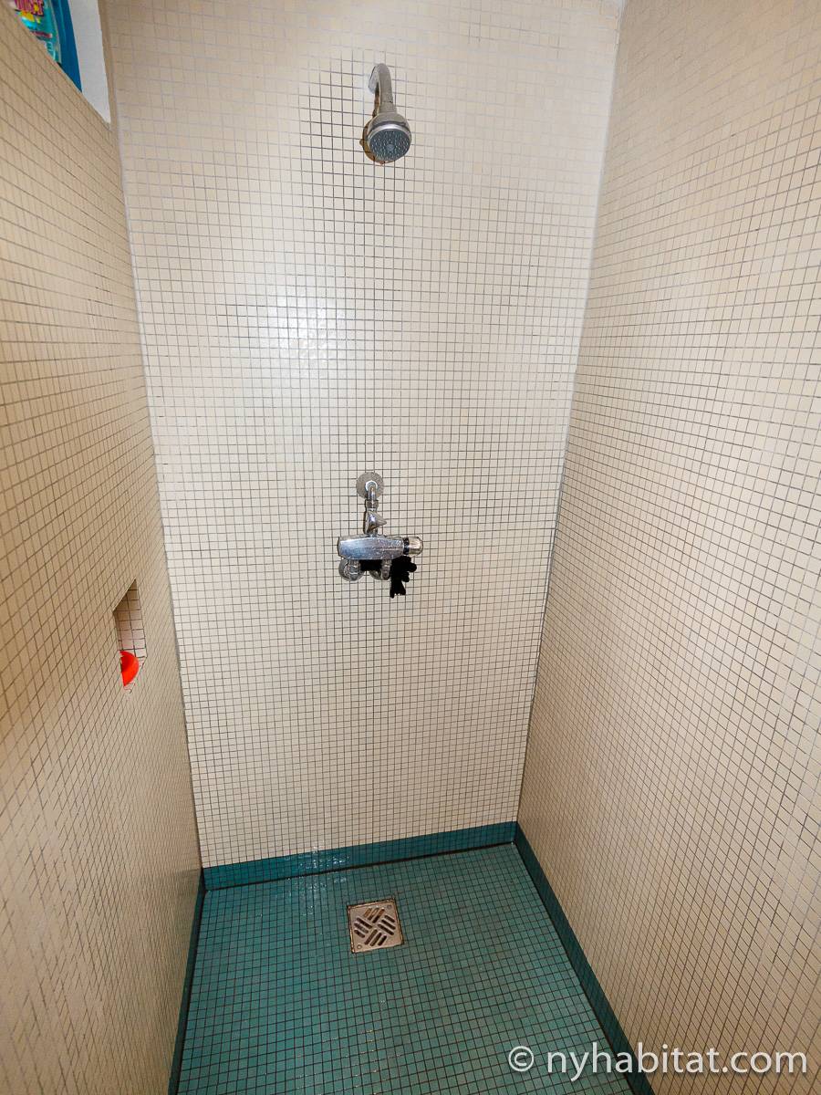 Bathroom 2 - Photo 4 of 4