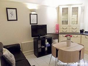 London 2 Bedroom accommodation - living room (LN-1052) photo 2 of 2 London 2 Bedroom accommodation - living room (LN-1052) photo 2 of 2