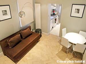 London 2 Bedroom accommodation - living room (LN-1067) photo 2 of 2
