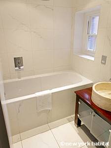 London 2 Bedroom accommodation - bathroom (LN-1067) photo 1 of 1
