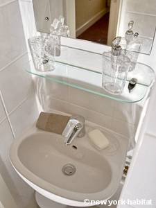 London Studiowohnung wohnungsvermietung - badezimmer (LN-1071) photo 2 von 2