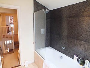 London 2 Bedroom accommodation - bathroom (LN-1085) photo 3 of 4