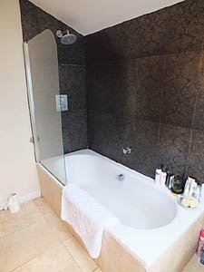 London 2 Bedroom accommodation - bathroom (LN-1085) photo 4 of 4