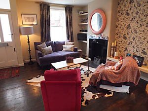 London 2 Bedroom accommodation - living room (LN-1085) photo 2 of 6