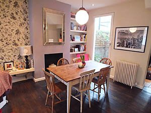 London 2 Bedroom accommodation - living room (LN-1085) photo 3 of 6