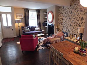 London 2 Bedroom accommodation - living room (LN-1085) photo 6 of 6