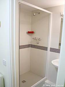 London Studio apartment - bathroom (LN-1113) photo 2 of 2