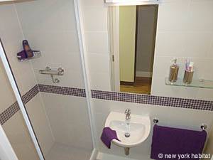 London Studio apartment - bathroom (LN-1113) photo 1 of 2