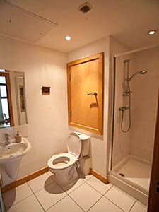 London 2 Bedroom accommodation - bathroom 1 (LN-1130) photo 1 of 1