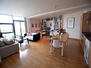 London 2 Bedroom accommodation - living room (LN-1130) photo 5 of 5