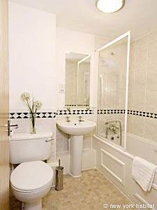 London 4 Zimmer wohnungsvermietung - badezimmer 1 (LN-1139) photo 1 von 1