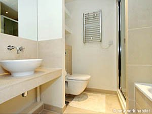 London 3 Bedroom accommodation - bathroom 1 (LN-1143) photo 1 of 1