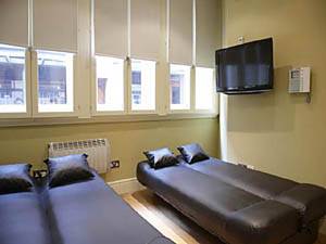 London 2 Bedroom accommodation - living room (LN-1165) photo 2 of 2